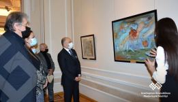 В Баку открылась выставка картин и скульптур, посвященная Ходжалинскому геноциду (ФОТО)