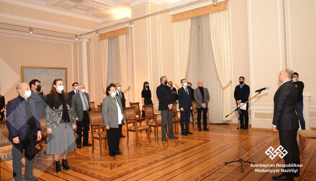 В Баку открылась выставка картин и скульптур, посвященная Ходжалинскому геноциду (ФОТО)