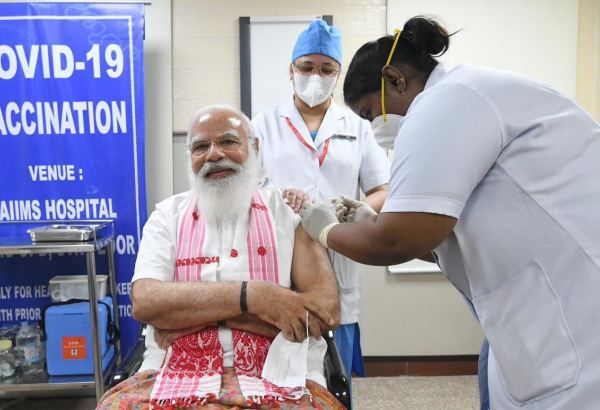Hindistanın baş naziri koronavirusa qarşı peyvənd olundu