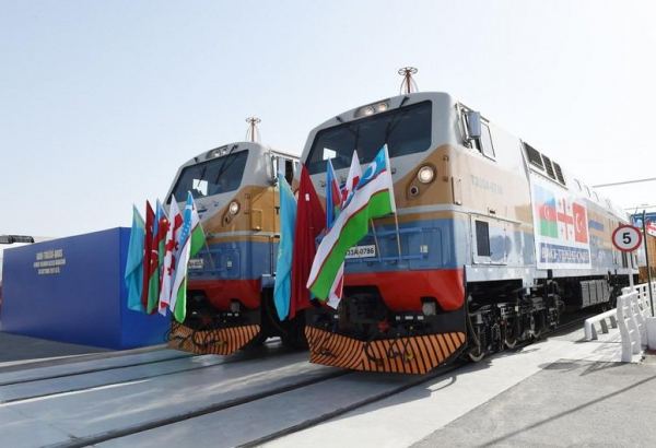 По БТК в Китай отправлен третий экспортный поезд с товарами из Турции
