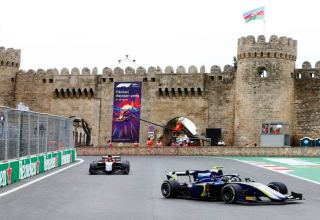 Участники британской команды с нетерпением ждут начала гонок "Формулы-1" в Баку