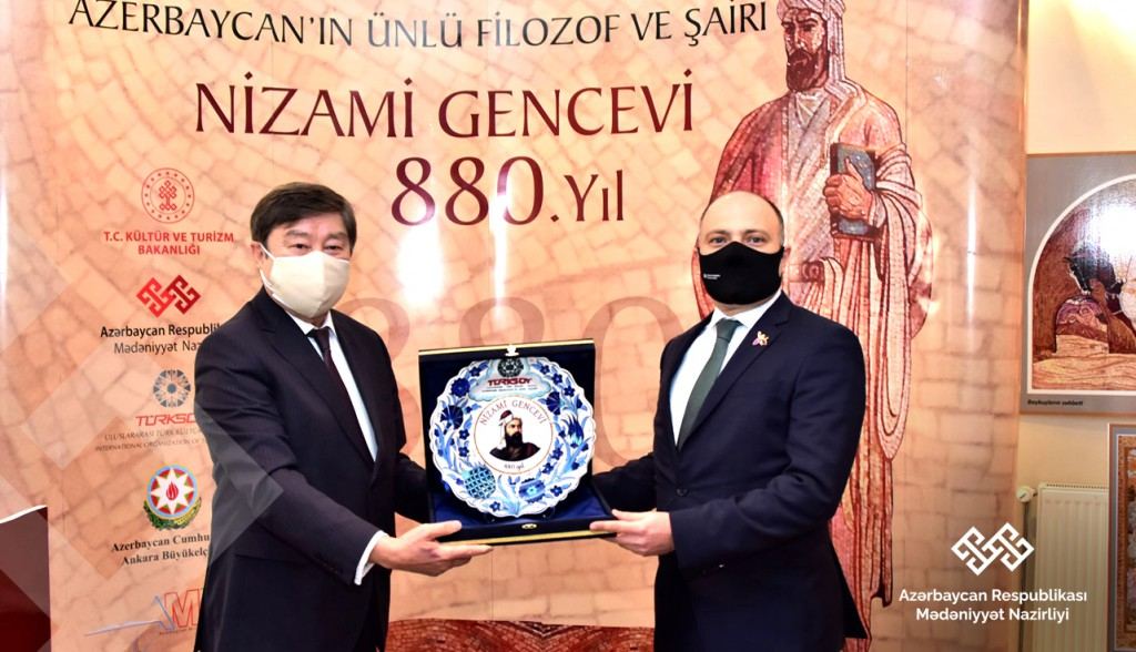 В Турции открылась выставка, посвященная Низами Гянджеви (ФОТО)