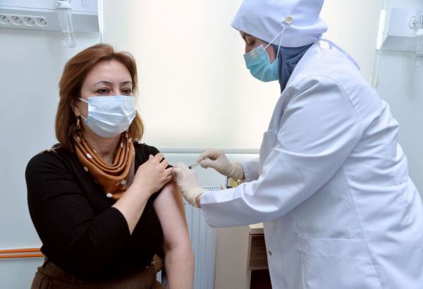 Коллектив Управления образования Баку подключился к процессу вакцинации (ФОТО)