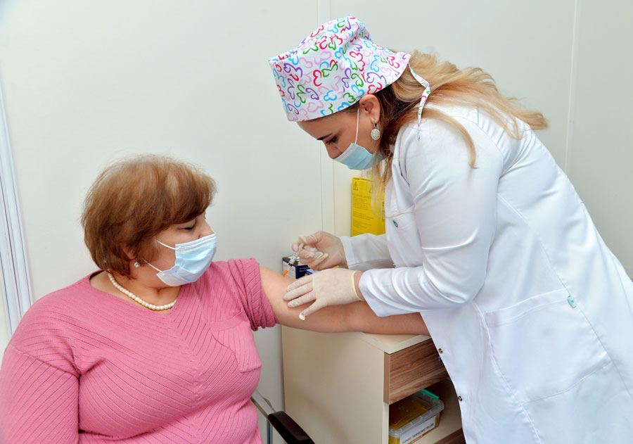 В Азербайджане  от коронавируса вакцинированы почти 463 тыс. человек