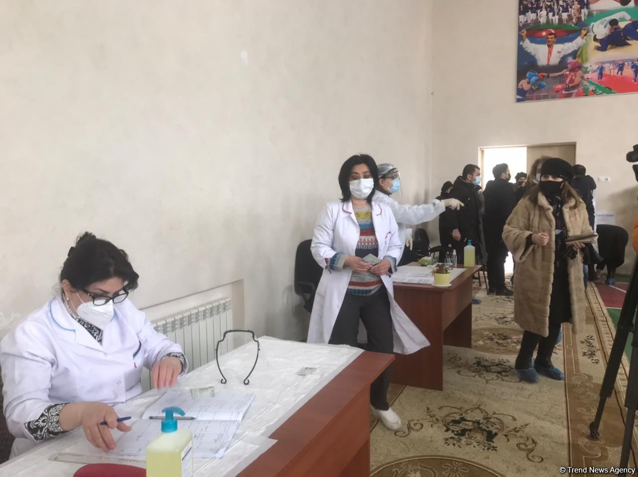Workers of educational sphere in Baku undergoing COVID-19 vaccination (PHOTO)