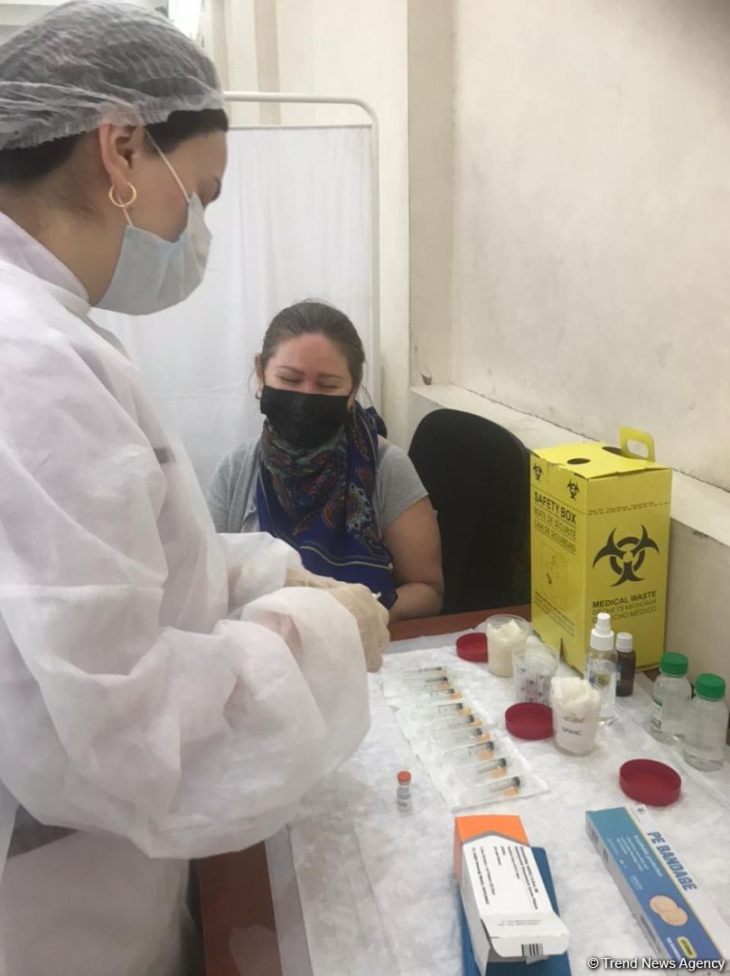 Workers of educational sphere in Baku undergoing COVID-19 vaccination (PHOTO)