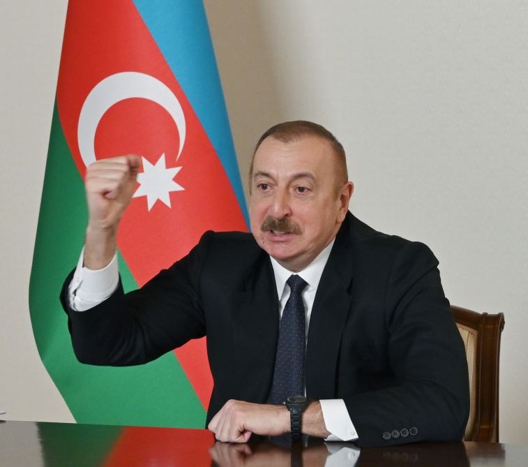 Президент Ильхам Алиев  выступил на съезде правящей партии (ФОТО) (Версия 3)