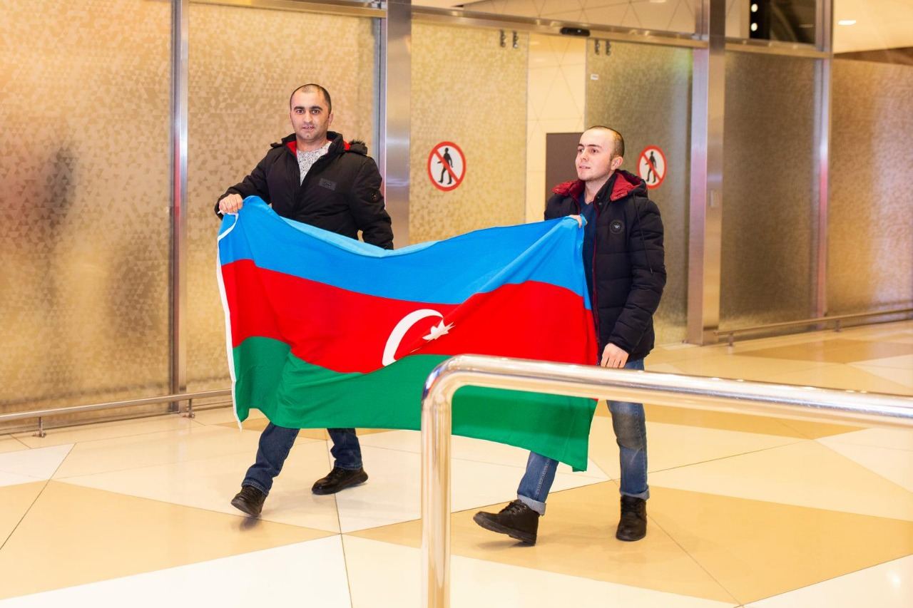 Четверо участников Отечественной войны Азербайджана вернулись на родину после лечения за рубежом  (ФОТО)