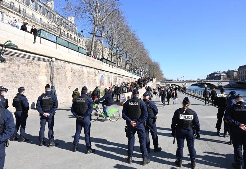Paris police clear Seine riverside over lack of social distancing