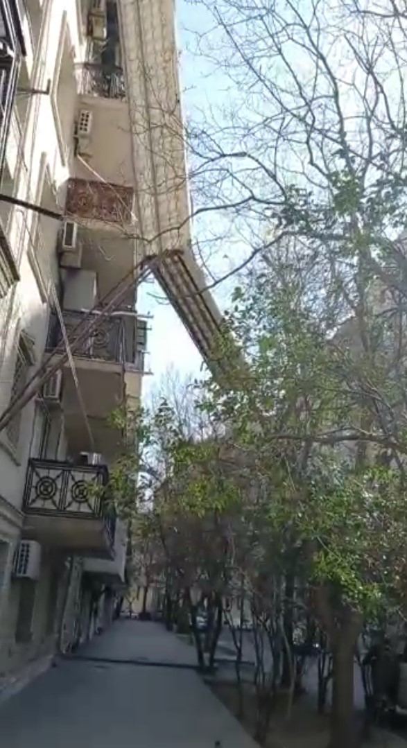 Сильный ветер привел к последствиям на улицах Баку — МЧС (ФОТО/ВИДЕО)
