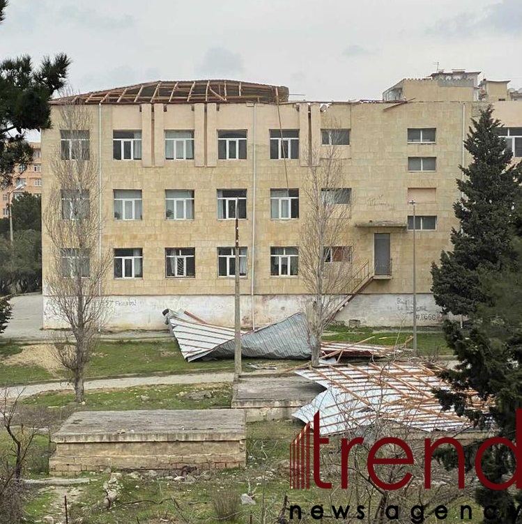 В Баку сильный ветер снес крышу школы (ФОТО/ВИДЕО) (Обновлено)