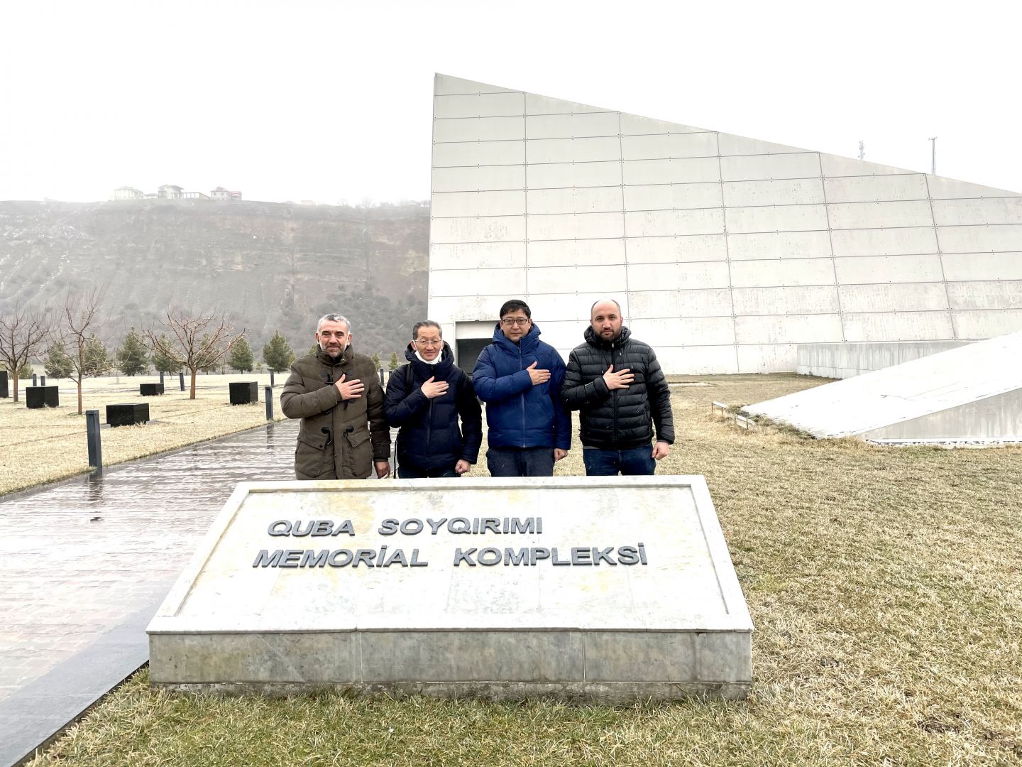 Японские бизнесмены посетили Губинский мемориальный комплекс геноцида (ФОТО)