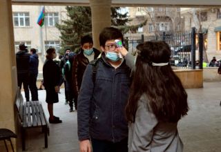 В Баку из-за коронавируса закрылись еще 3 школы