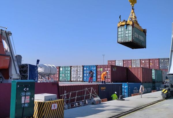 Azerbaijan shares data on sharp growth in cargo transportation by sea
