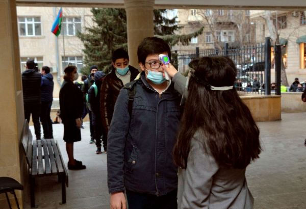 В Баку из-за коронавируса закрылись еще 3 школы