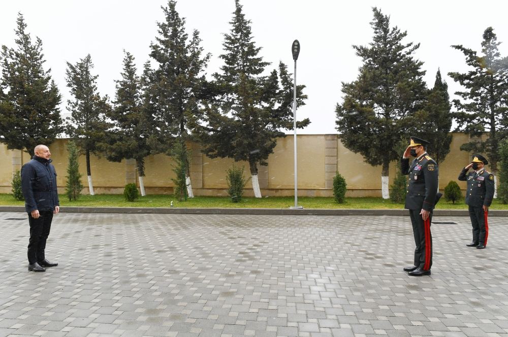 Prezident İlham Əliyev Daxili Qoşunların yeni inşa olunan “N” hərbi hissəsinin açılışında iştirak edib (FOTO) - Gallery Image