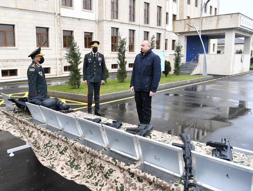 Prezident İlham Əliyev Daxili Qoşunların yeni inşa olunan “N” hərbi hissəsinin açılışında iştirak edib (FOTO) - Gallery Image