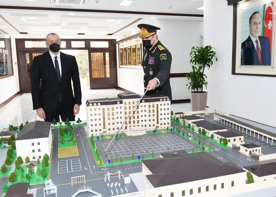 Prezident İlham Əliyev Daxili Qoşunların yeni inşa olunan “N” hərbi hissəsinin açılışında iştirak edib (FOTO) - Gallery Image