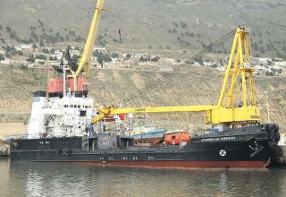 Baku's Bibiheybat Ship Yard wraps up repair of floating crane (PHOTO)