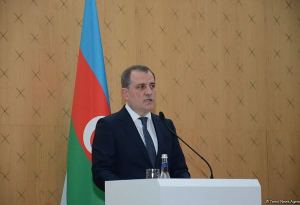 Азербайджан является  сторонником сотрудничества на основе принципа неприкосновенности границ - глава МИД