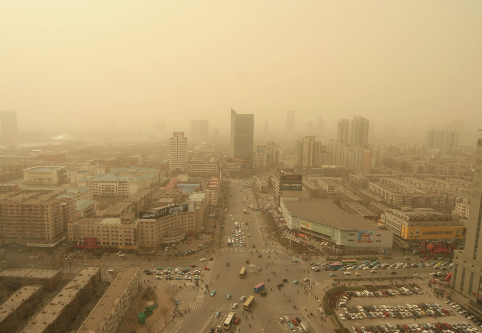 Песчаная буря обрушилась на Пекин