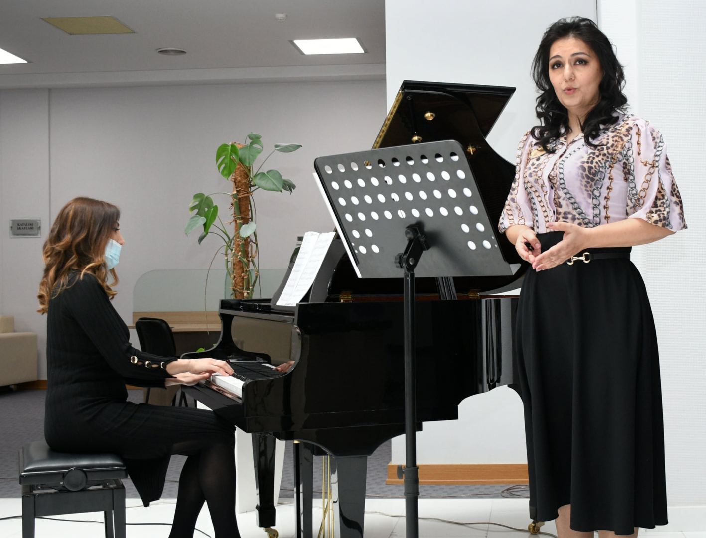 Правильное применение азербайджанского языка в исполнительском искусстве - дискуссии (ФОТО)