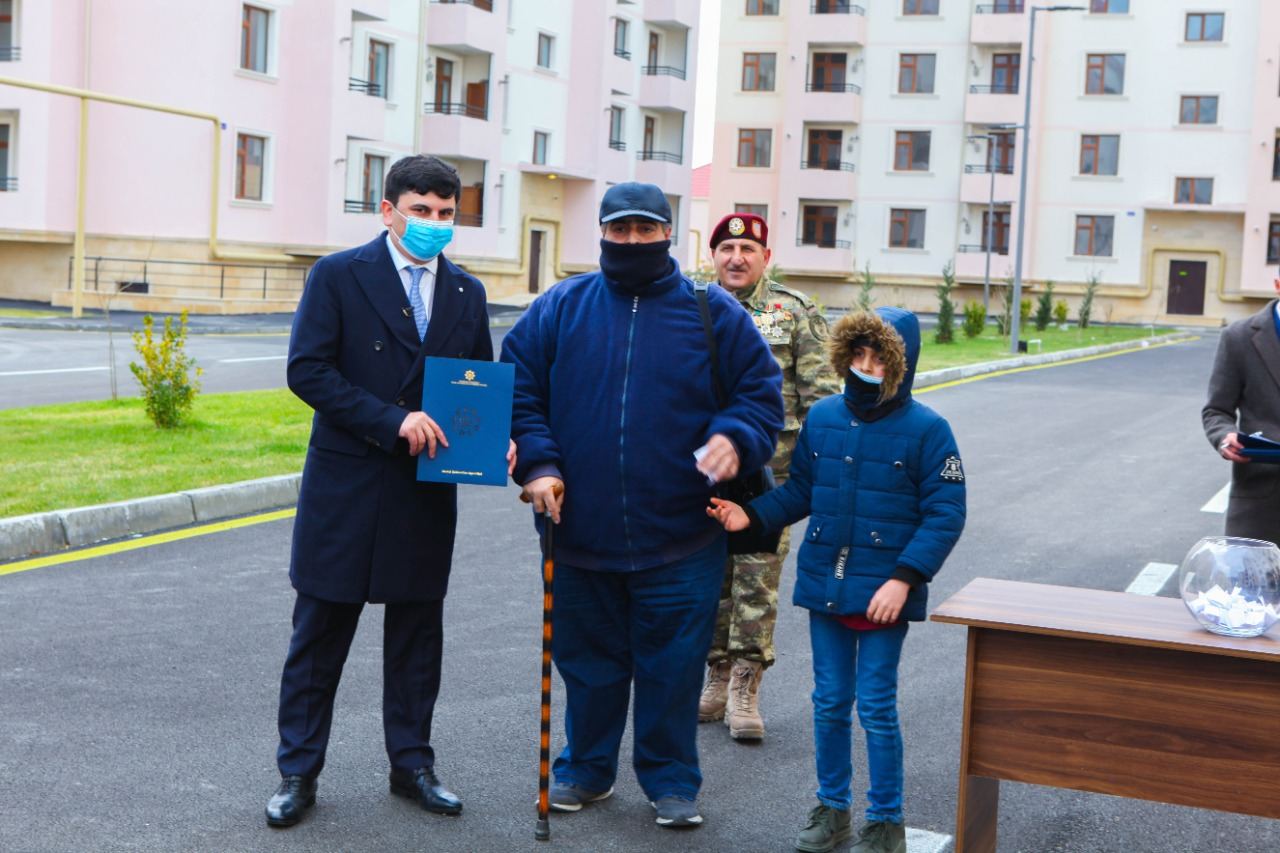 Минтруда Азербайджана предоставило семьям шехидов и инвалидам войны еще 50 квартир (ФОТО) - Gallery Image