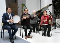 Правильное применение азербайджанского языка в исполнительском искусстве - дискуссии (ФОТО)
