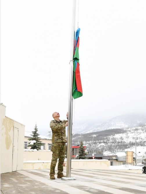 Prezident İlham Əliyev Hadrutda Azərbaycan bayrağını ucaldıb (FOTO) - Gallery Image