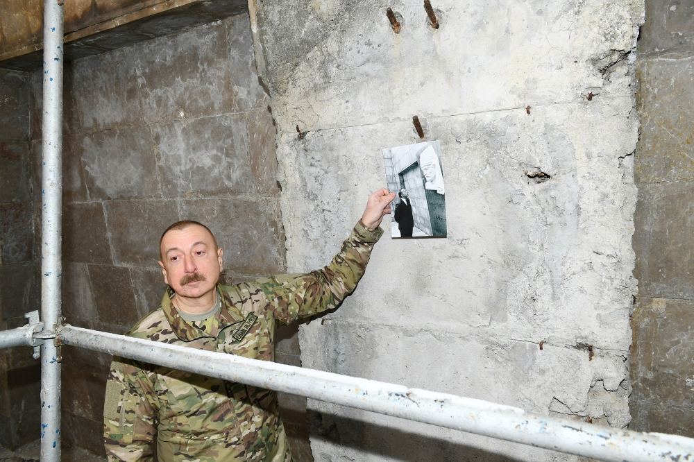 Президент Ильхам Алиев:  Мы восстановим бюст Вагифа (ВИДЕО)