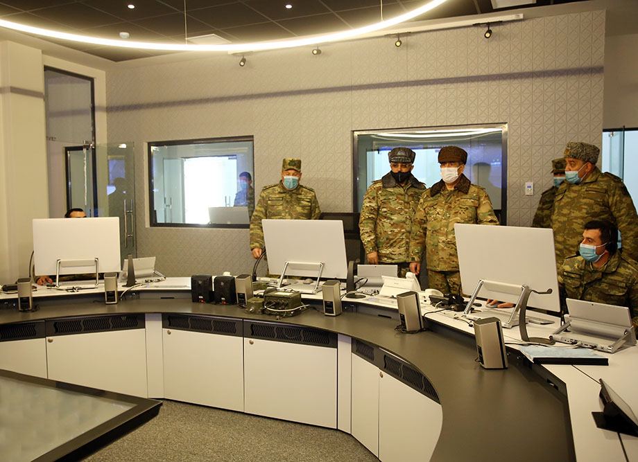В рамках учений министр обороны Азербайджана посетил Объединенный командный пункт ВВС (ФОТО/ВИДЕО) - Gallery Image