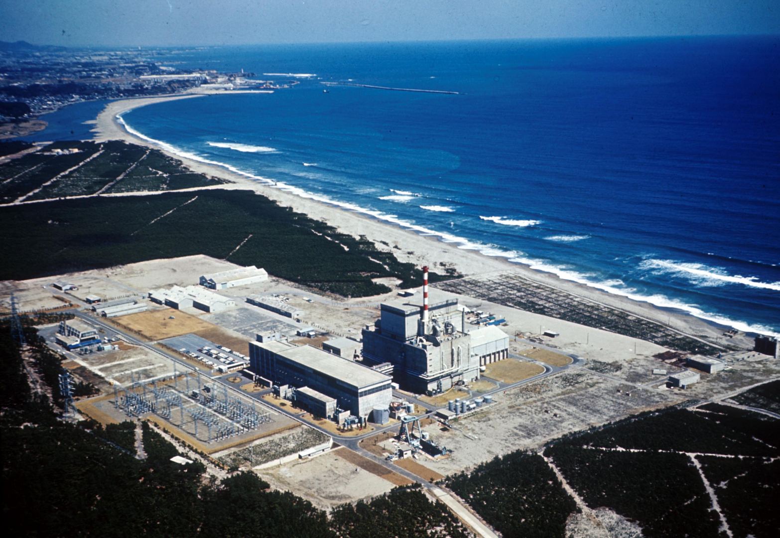 Суд в Японии запретил перезапуск АЭС "Токай-2"