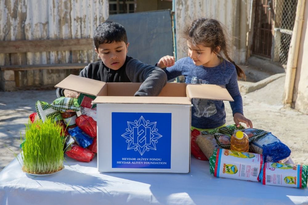 Фонд Гейдара Алиева направил подарки малообеспеченным семьям по случаю праздника Новруз (ФОТО) (версия 2)