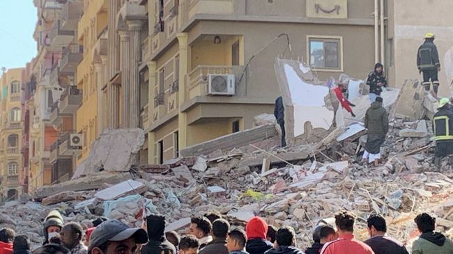 Число жертв обрушения жилого дома в Каире возросло до 25 (Обновлено)