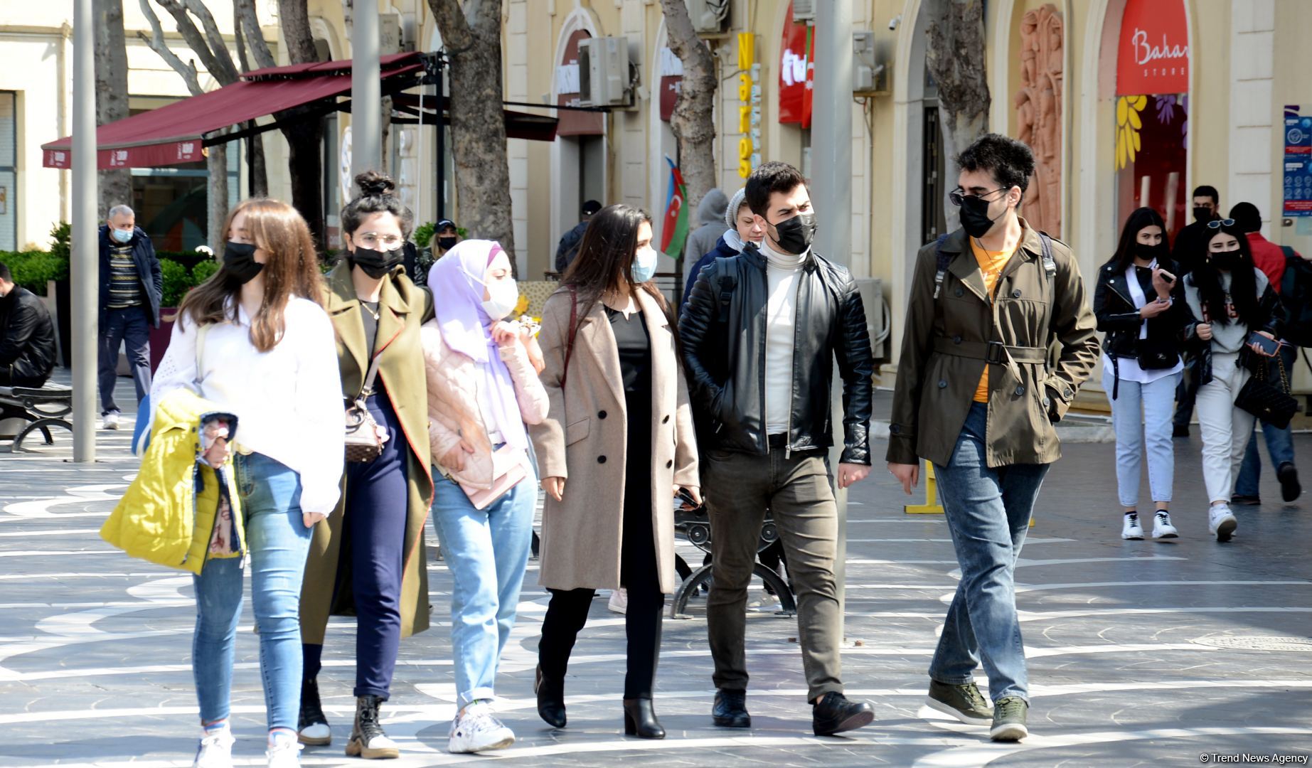 В Азербайджане с 31 мая отменяется ношение медмасок на открытом воздухе