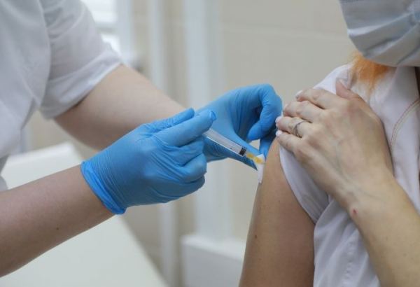 Рекомендуется использовать другую вакцину от COVID-19 для введения третьей дозы - азербайджанский депутат