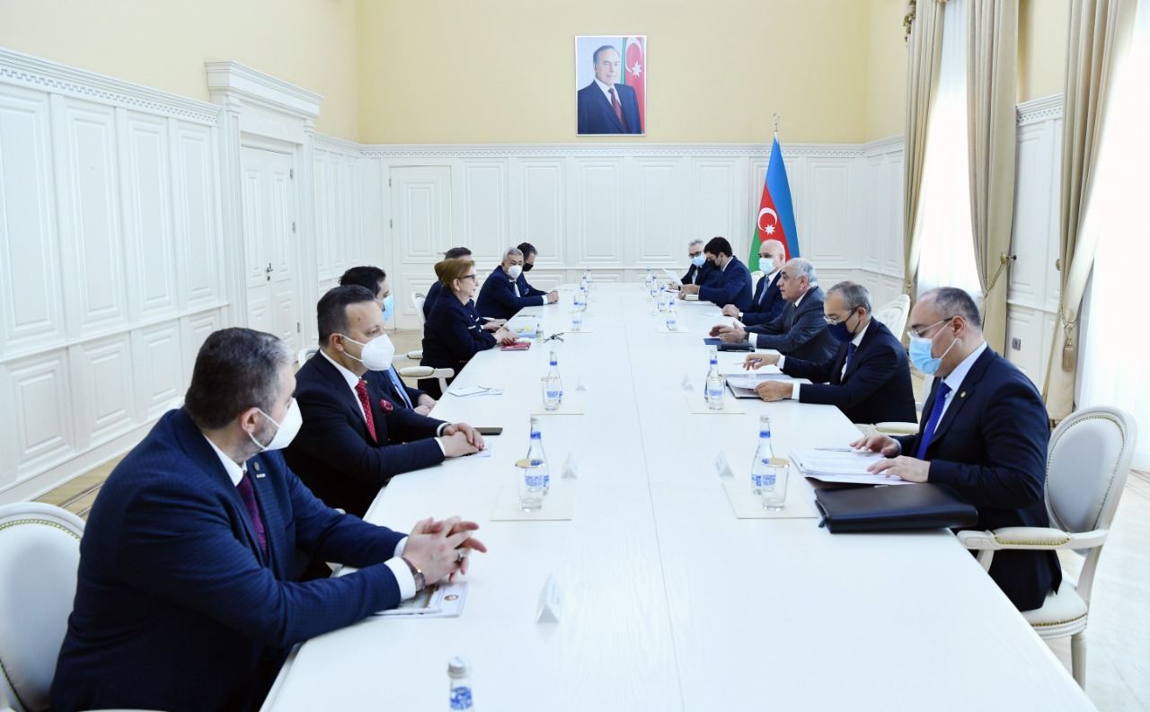 Премьер-министр Азербайджана встретился с министром торговли Турции