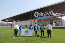 В рамках проекта “Зеленый марафон” жителям Баку розданы саженцы деревьев (ФОТО)