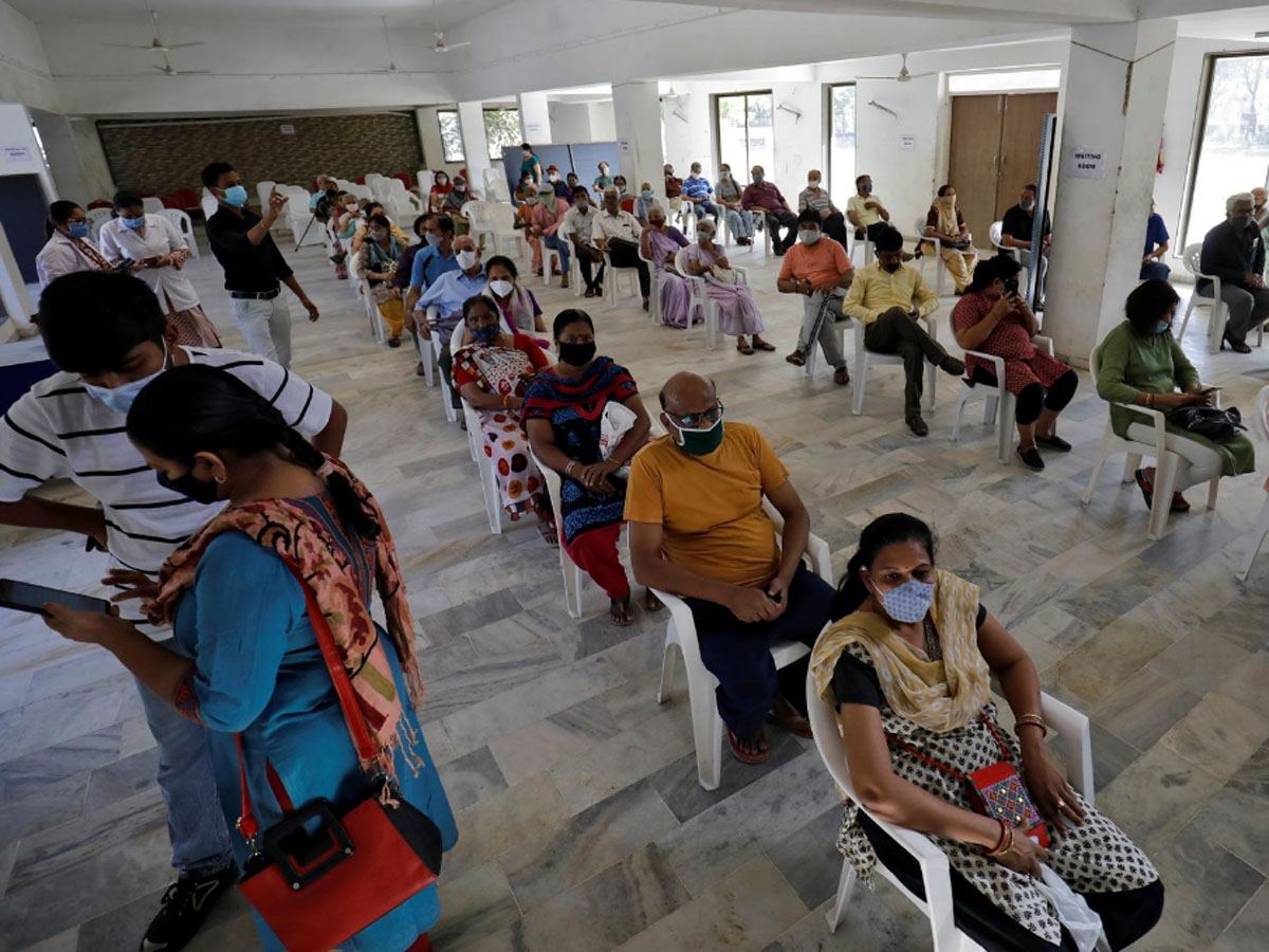 More than 4,000 Indians die of COVID-19 for second straight day