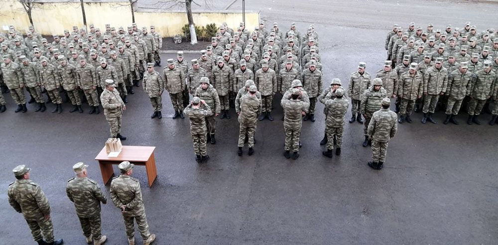 Azərbaycan Ordusunda ehtiyata buraxılan hərbi qulluqçuların yola salınması mərasimi keçirilib (FOTO)