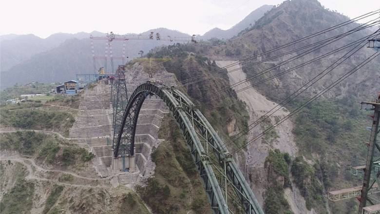India completes arch of world's highest railway bridge
