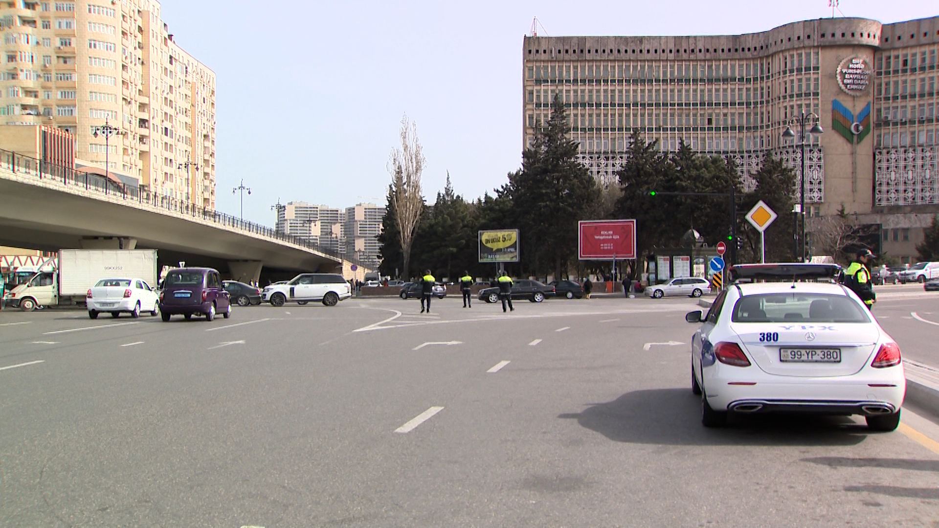 Dayanma-durma və parklanma qaydalarını pozan sürücülərə qarşı növbəti reyd keçirilib (FOTO/VİDEO)