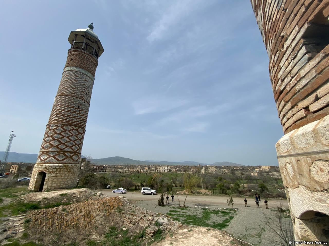Ведутся работы по восстановлению мечетей и культовых сооружений на освобожденных территориях - Гюндуз Исмаилов