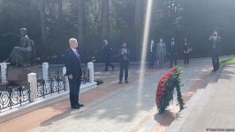 UN General Assembly chairman visits grave of Azerbaijani National Leader Heydar Aliyev (PHOTO)