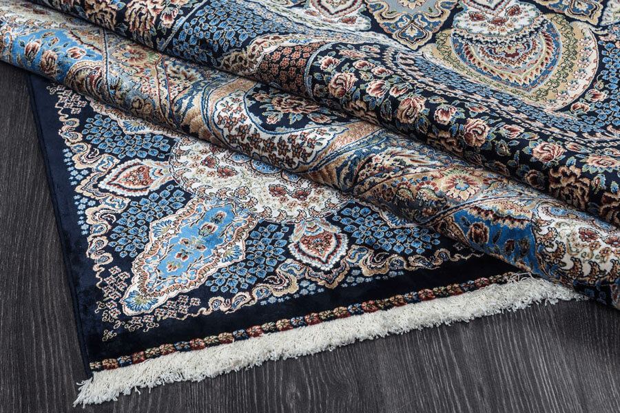 В Азербайджане возобновилось производство шелковых ковров