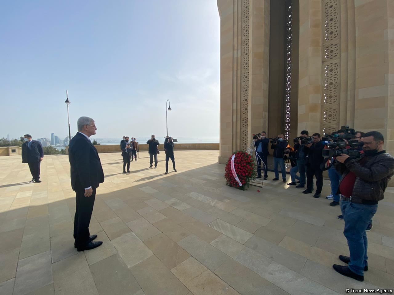 Председатель Генассамблеи ООН посетил могилу великого лидера Гейдара Алиева (ФОТО)
