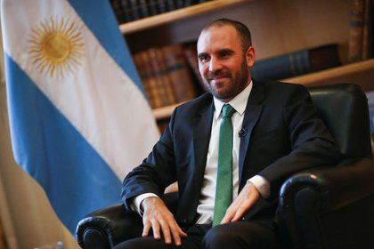 Argentina's economy minister heads to Europe to woo finance officials over debts