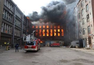 Rusiyada fabrik yanır - Ölən və yaralananlar var