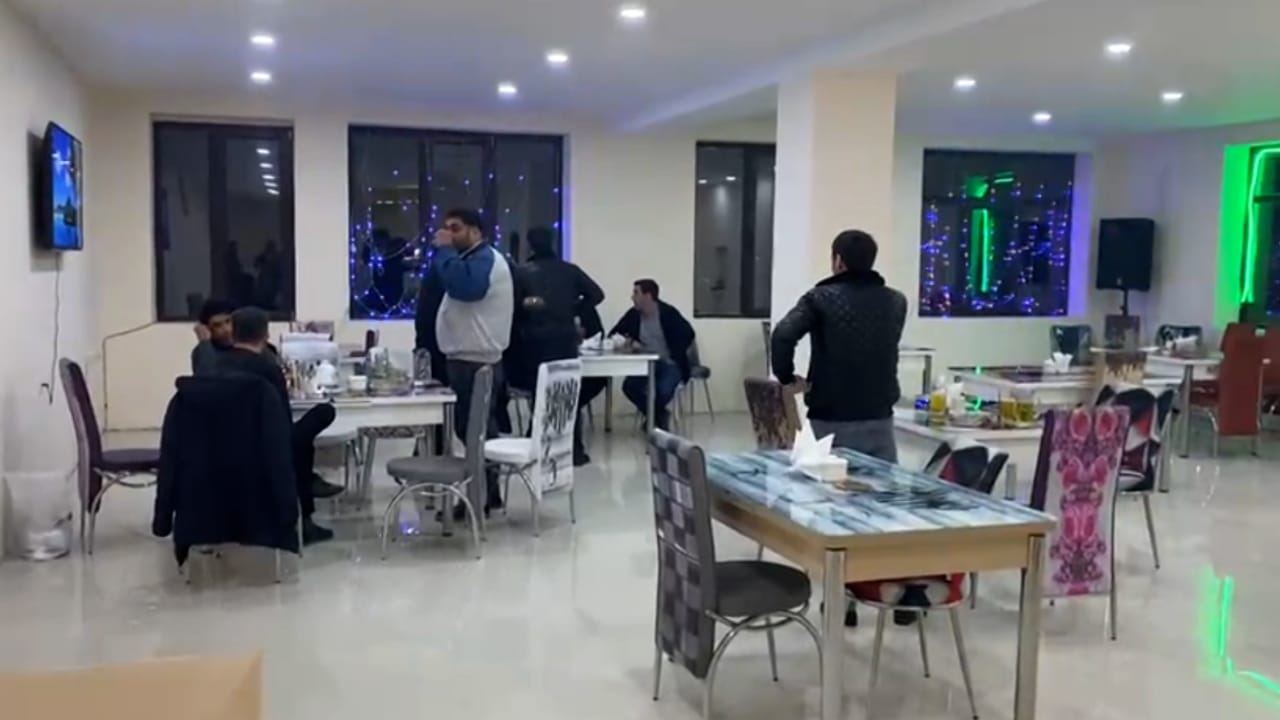 Abşeronda karantin rejimini pozaraq fəaliyyət göstərən çay evləri aşkarlanıb (FOTO/VİDEO)