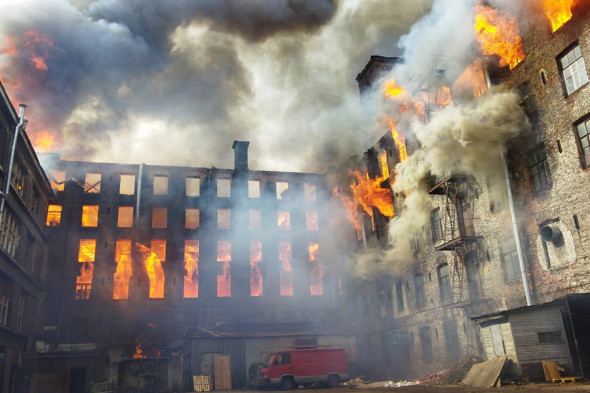В Санкт-Петербурге горит крупный офисный центр